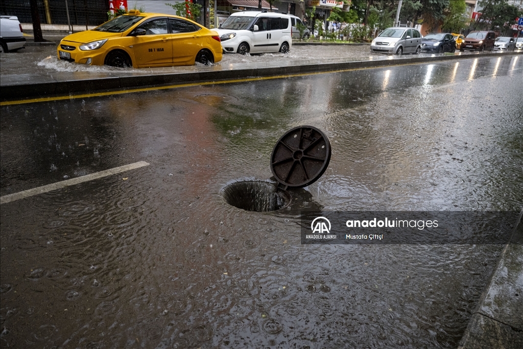 Başkentte kuvvetli sağanak etkili oluyor