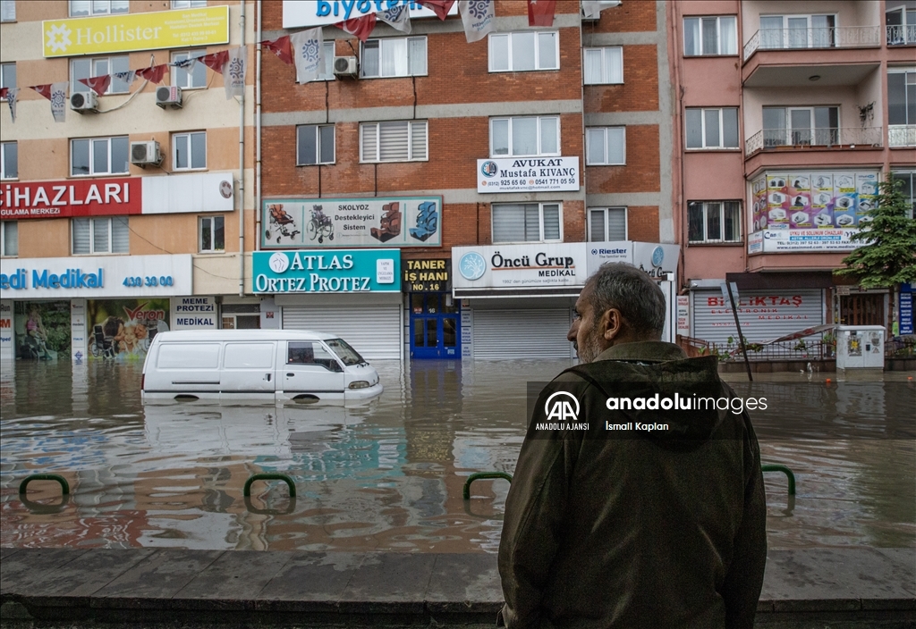 Başkentte kuvvetli sağanak etkili oluyor