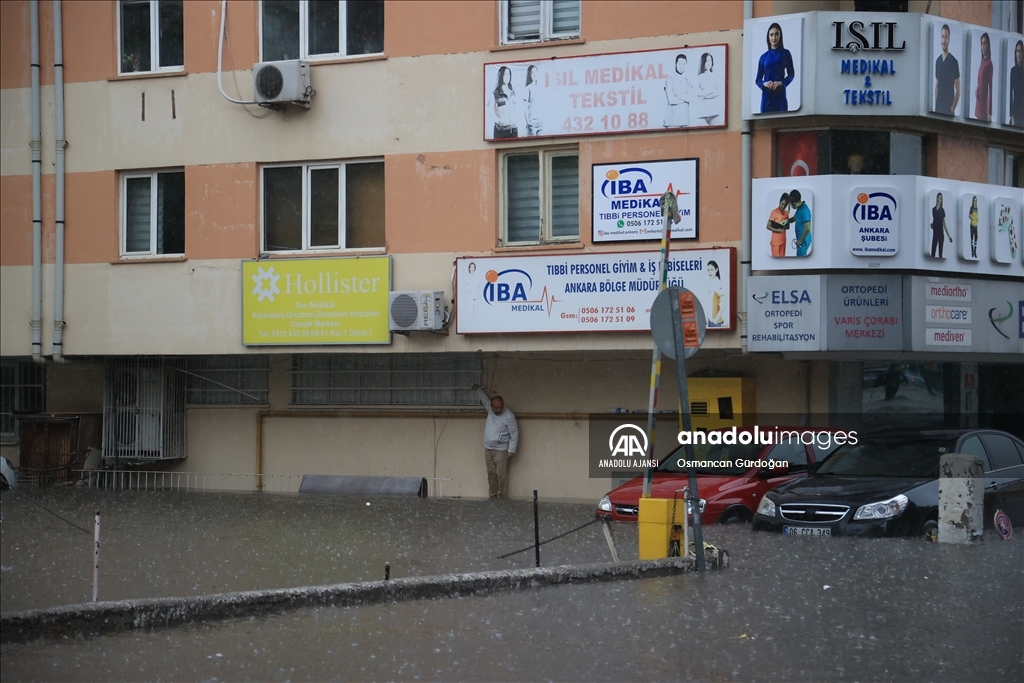 Başkentte kuvvetli sağanak etkili oluyor