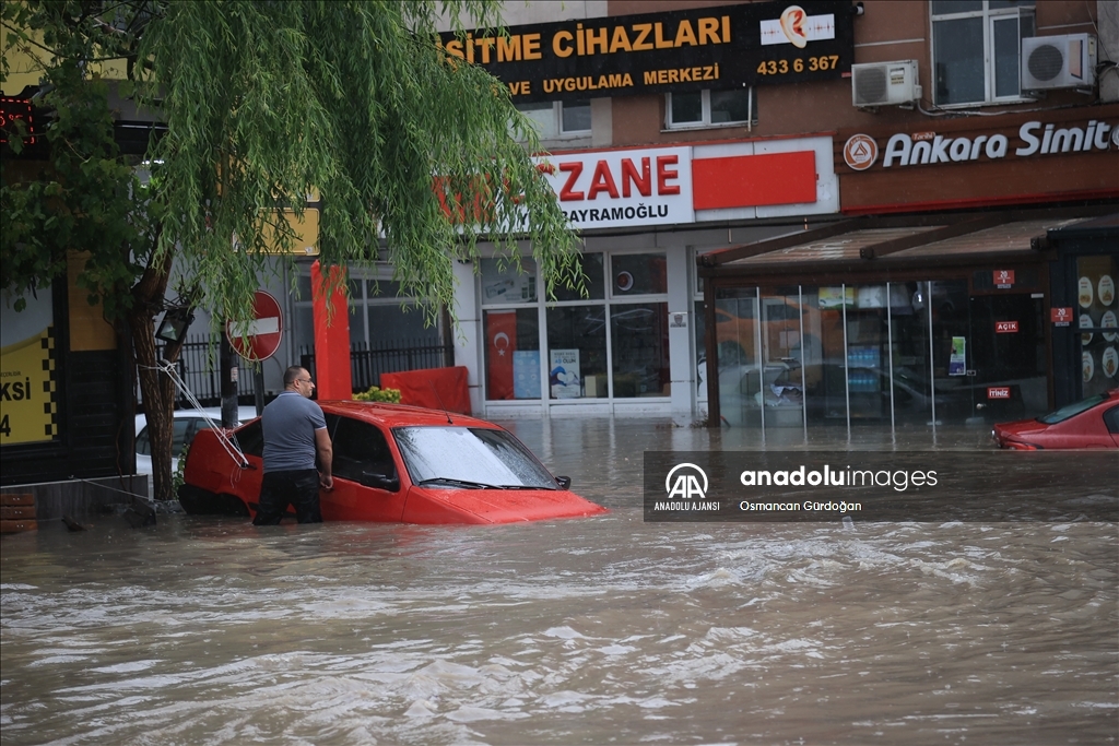 Başkentte kuvvetli sağanak etkili oluyor
