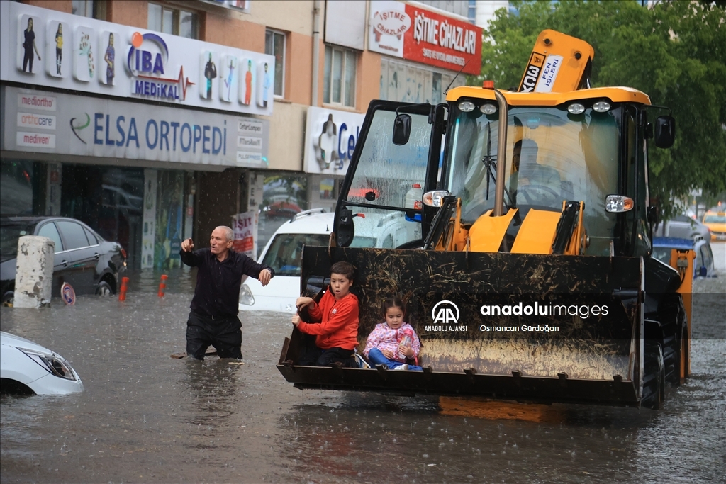 Başkentte kuvvetli sağanak etkili oluyor