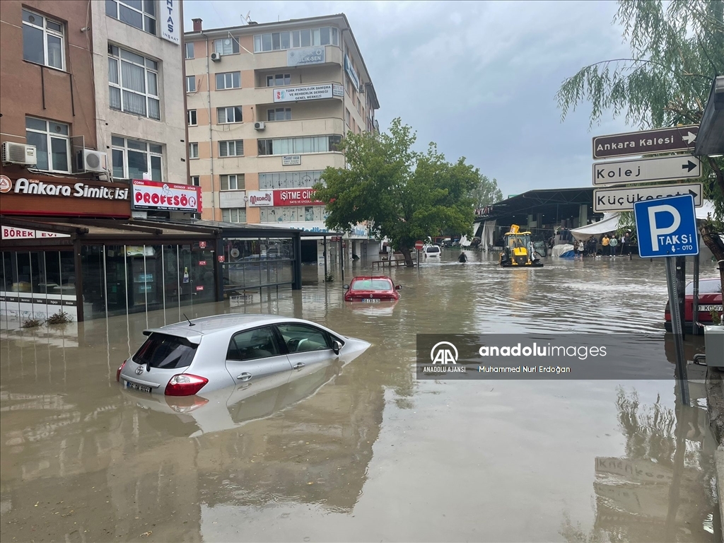 Başkentte kuvvetli sağanak etkili oldu