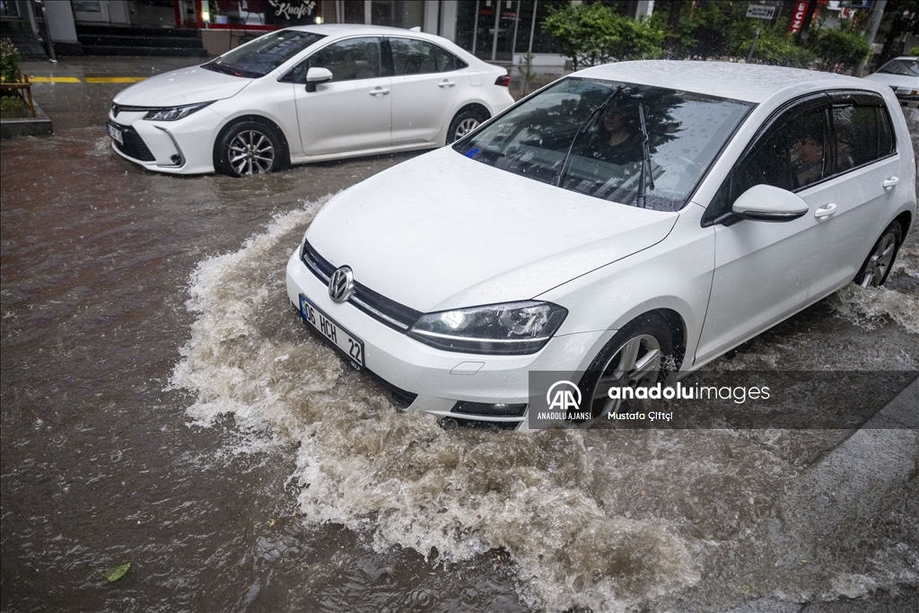 Başkentte kuvvetli sağanak etkili oluyor