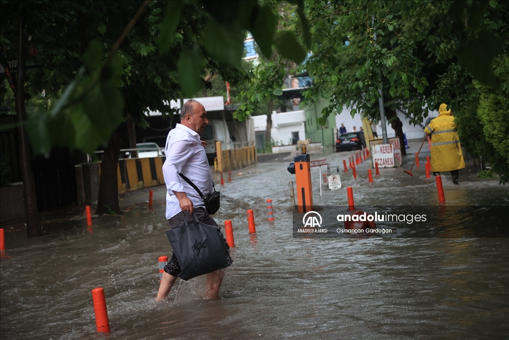 Başkentte kuvvetli sağanak etkili oluyor