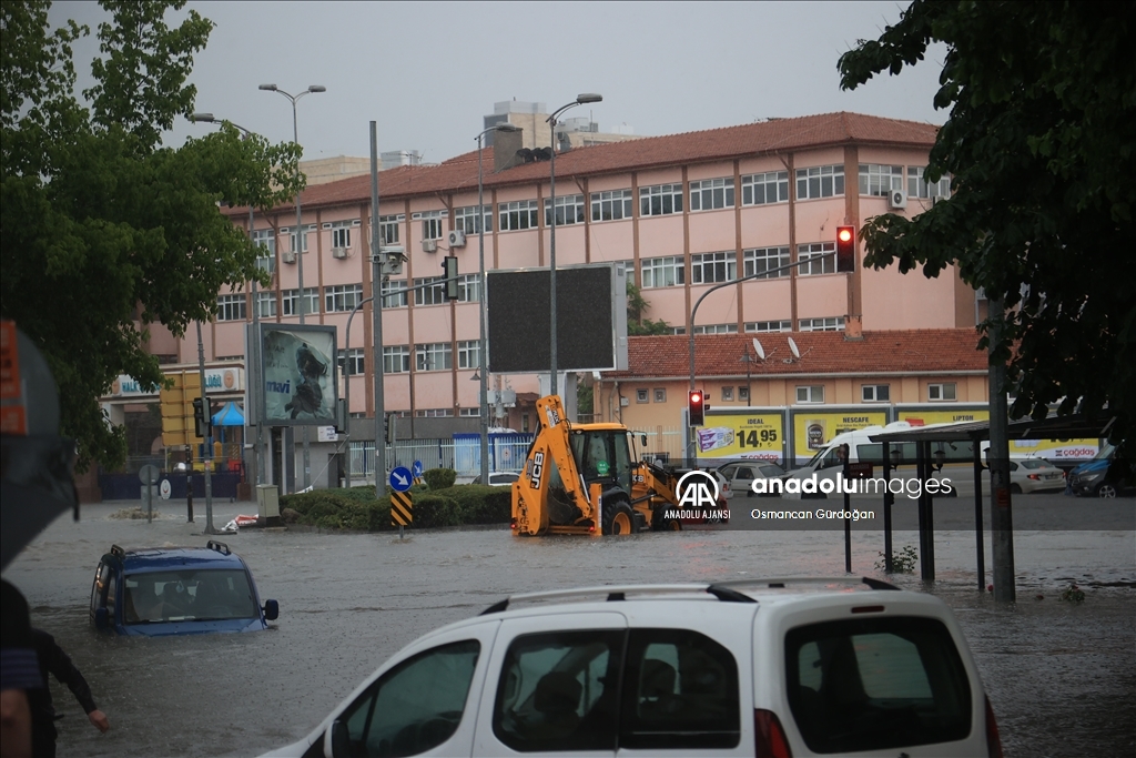 Başkentte kuvvetli sağanak etkili oluyor