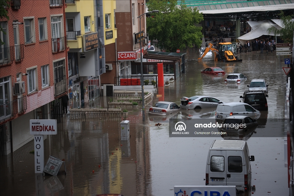 Başkentte kuvvetli sağanak etkili oluyor