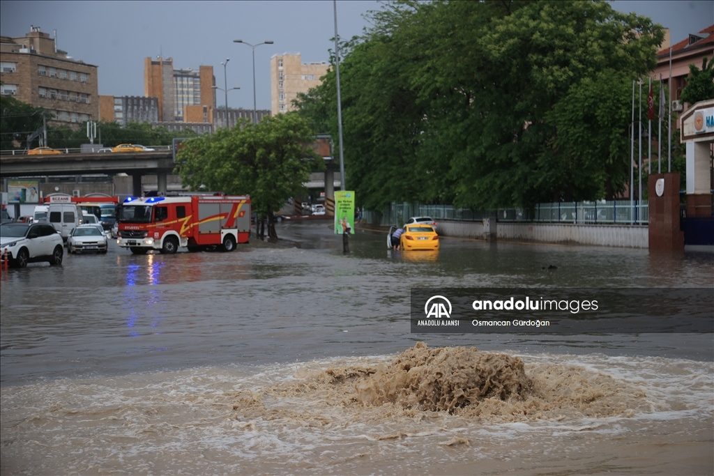 Başkentte kuvvetli sağanak etkili oluyor