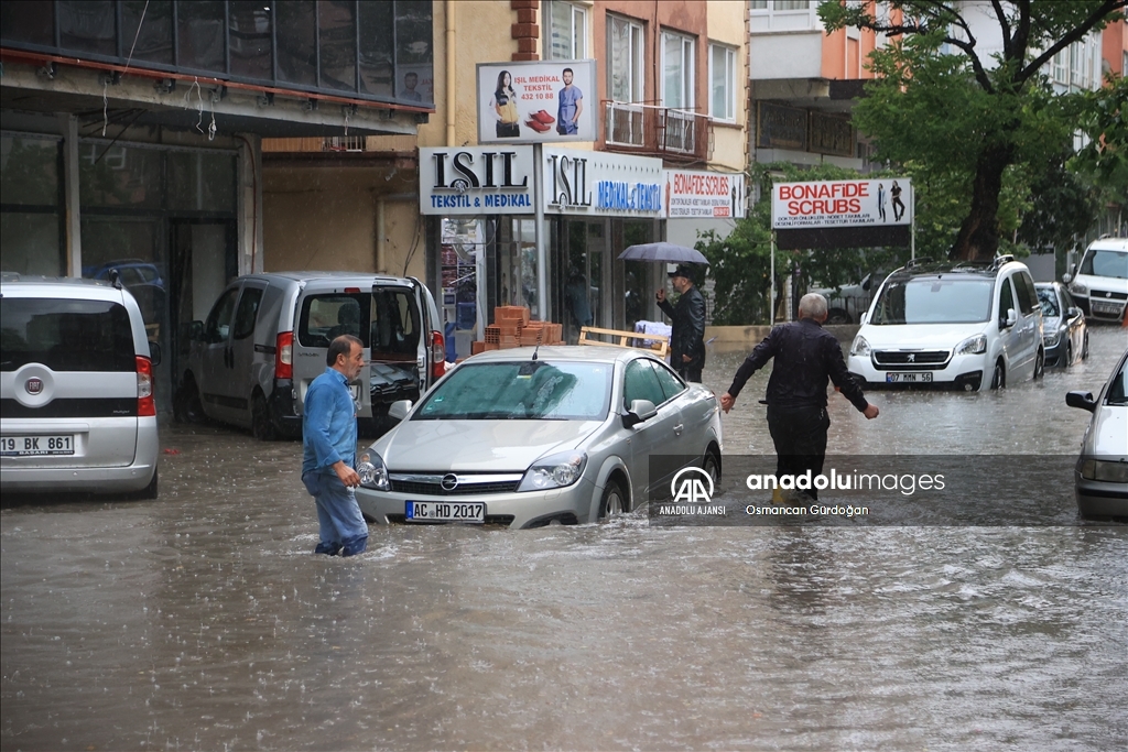 Başkentte kuvvetli sağanak etkili oluyor