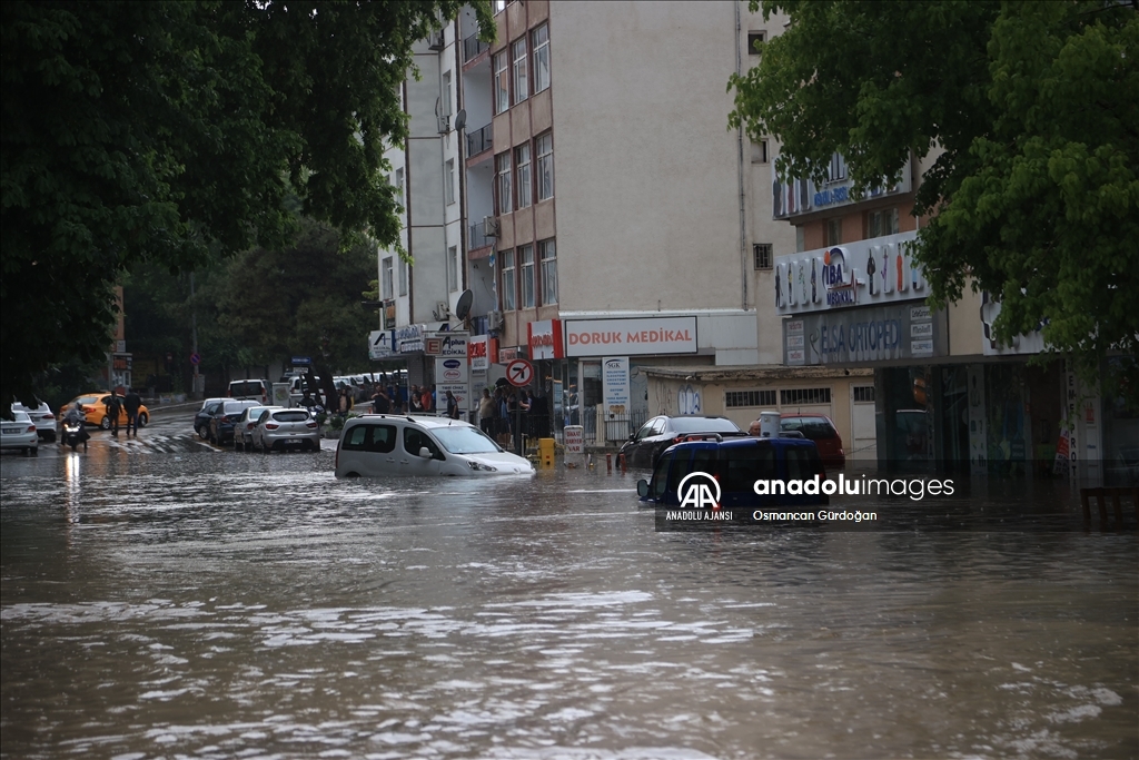 Başkentte kuvvetli sağanak etkili oluyor