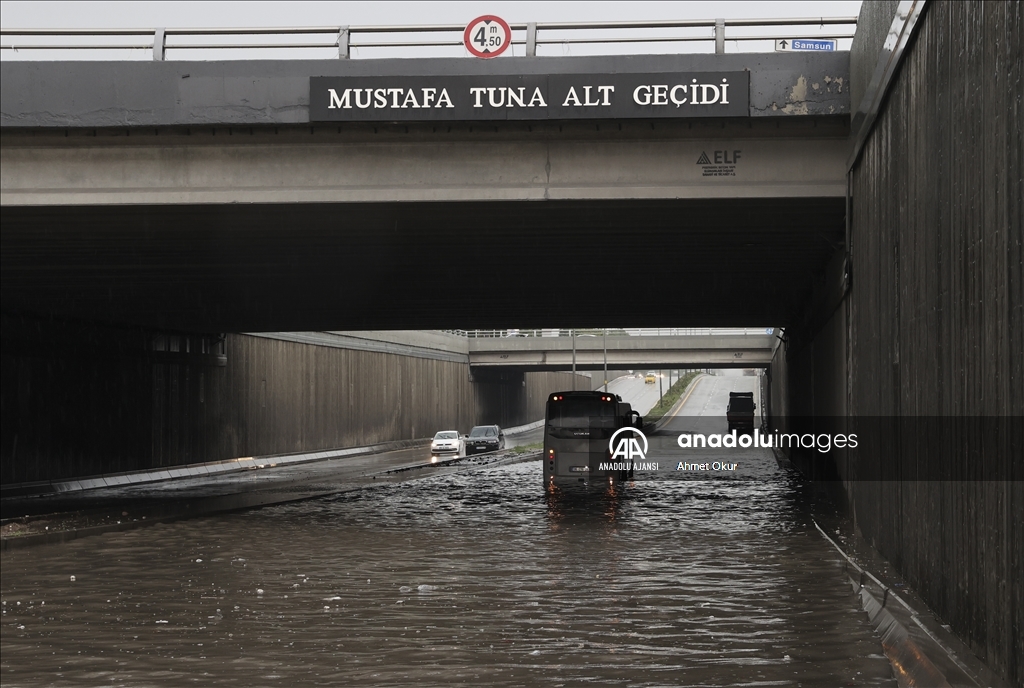 Başkentte kuvvetli sağanak etkili oldu 