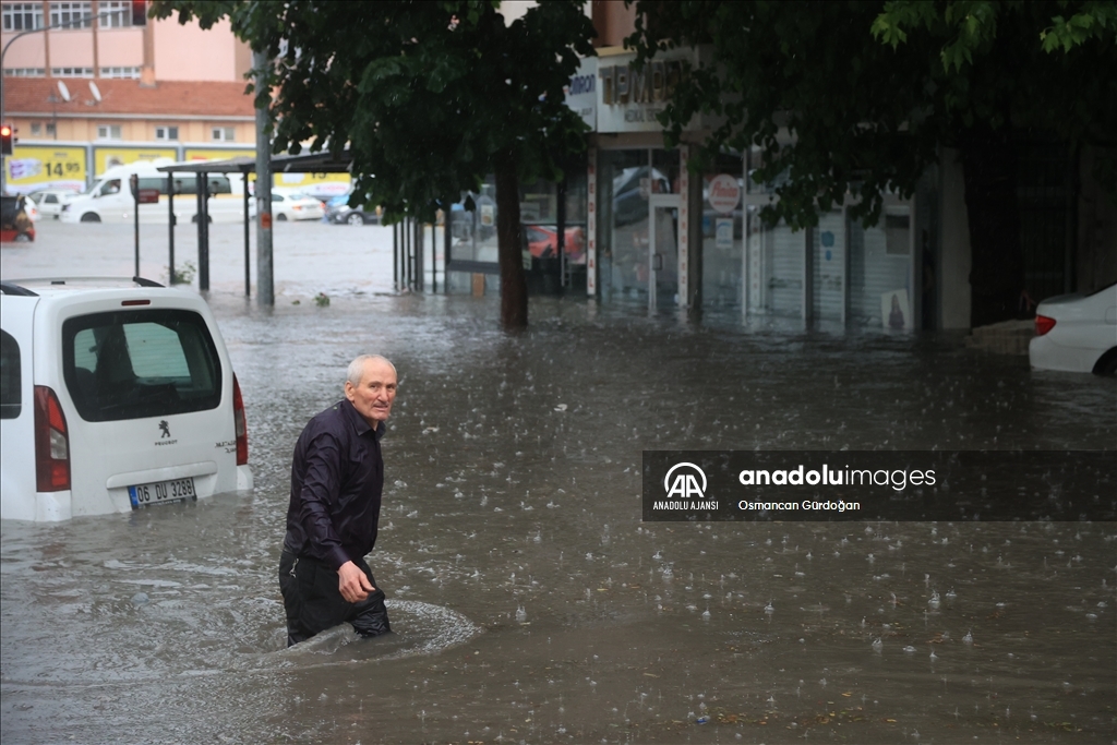 Başkentte kuvvetli sağanak etkili oluyor