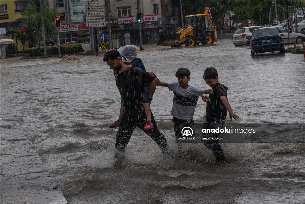 Başkentte kuvvetli sağanak etkili oluyor