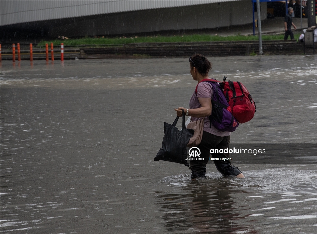 Başkentte kuvvetli sağanak etkili oluyor
