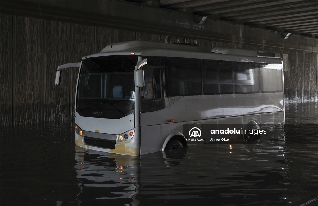 Başkentte kuvvetli sağanak etkili oldu 