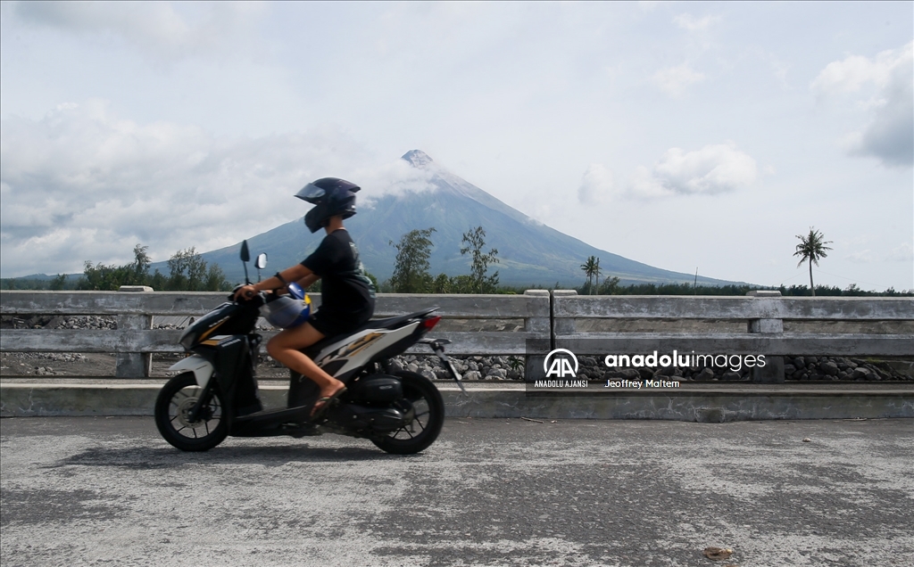 Filipinler'de Mayon Yanardağı çevresinde tahliyeler sürüyor