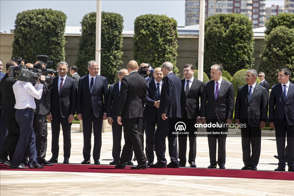 Cumhurbaşkanı Erdoğan, Azerbaycan Cumhurbaşkanı Aliyev tarafından resmi törenle karşılandı