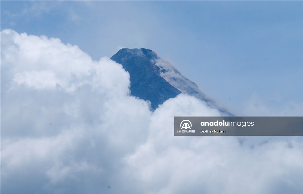 Filipinler'de Mayon Yanardağı çevresinde tahliyeler sürüyor