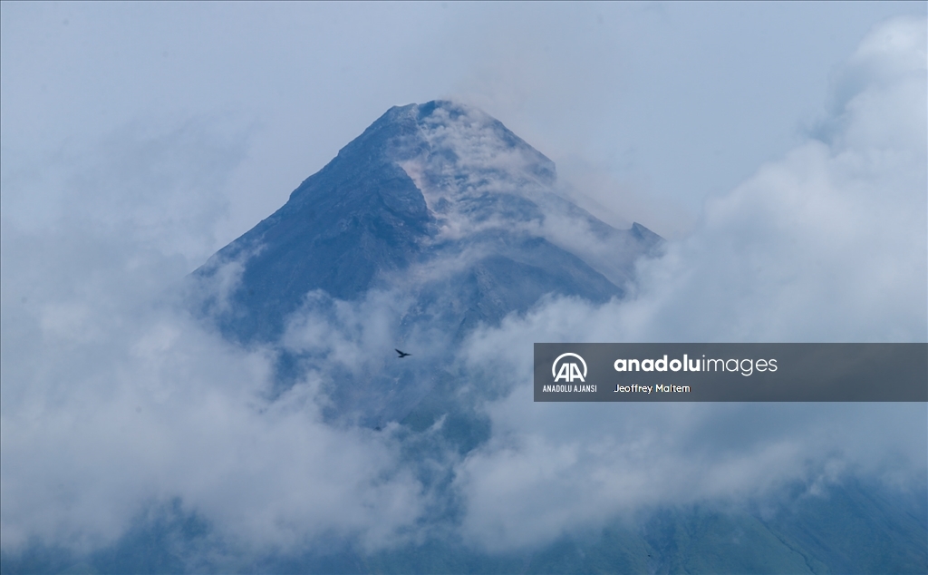 Filipinler'de Mayon Yanardağı çevresinde tahliyeler sürüyor