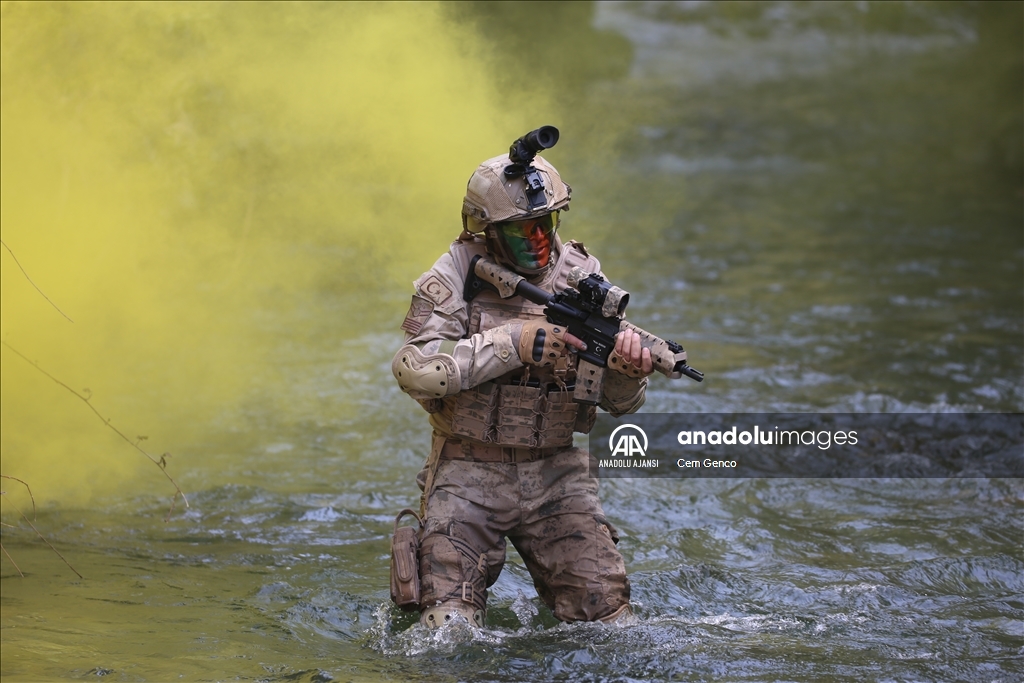 Jandarma komandolar Amanoslar'da terör örgütüyle mücadeleyi sürdürüyor