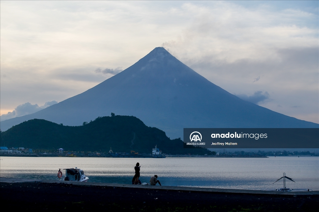 Filipinler'de Mayon Yanardağı çevresinde tahliyeler sürüyor