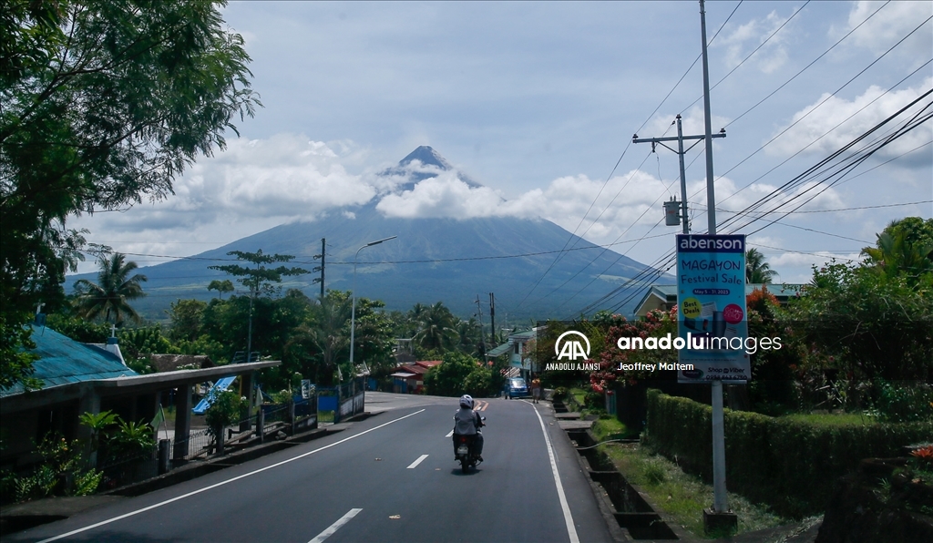 Filipinler'de Mayon Yanardağı çevresinde tahliyeler sürüyor