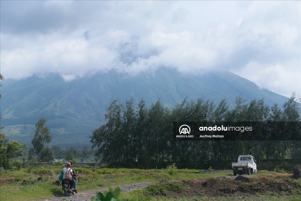 Filipinler'de Mayon Yanardağı çevresinde tahliyeler sürüyor