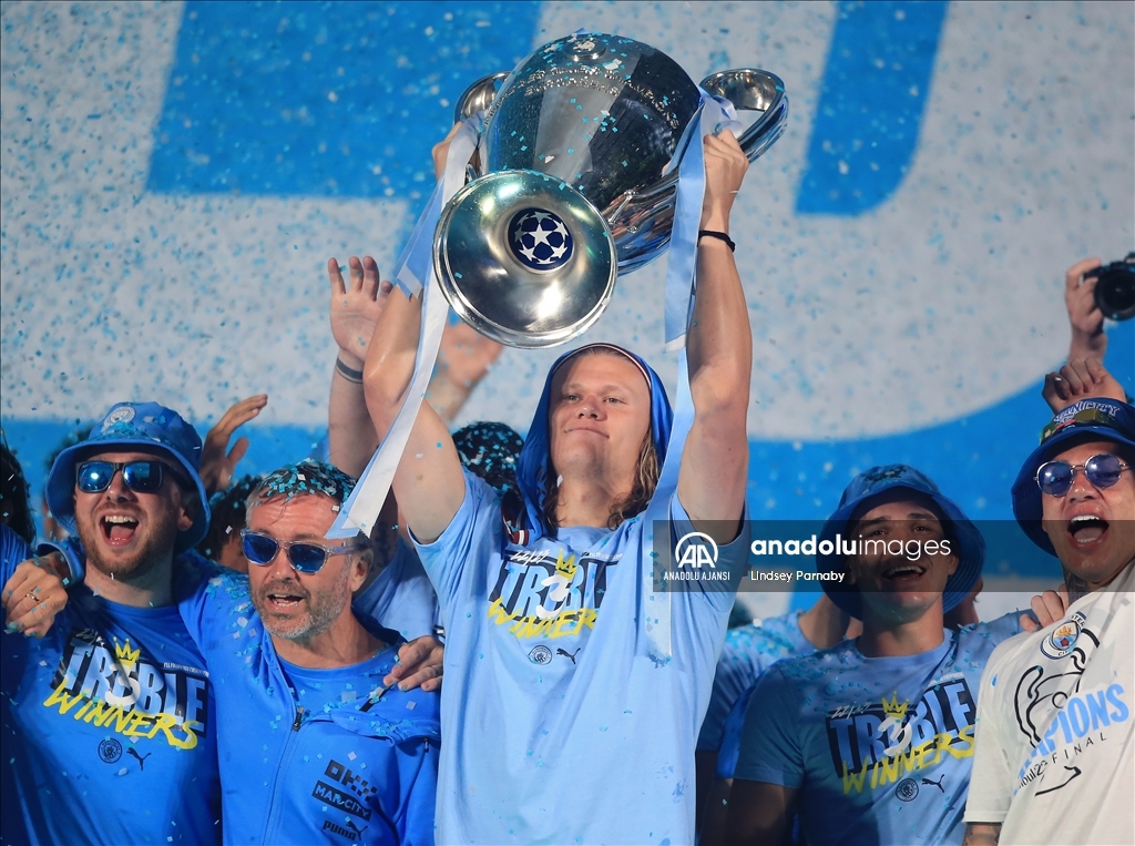 UEFA Şampiyonlar Ligi şampiyonu Manchester City, ülkesine döndü