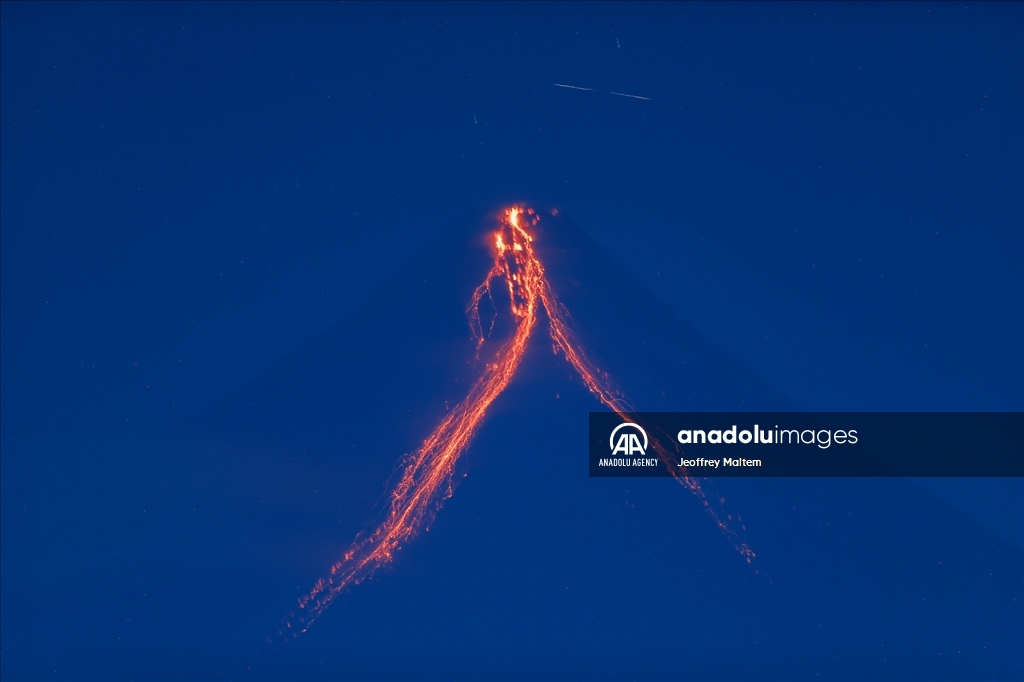 Mount Mayon volcano spews lava in Philippines