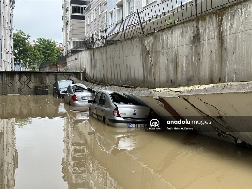 Samsun'da şiddetli yağış sel ve taşkınlara neden oldu
