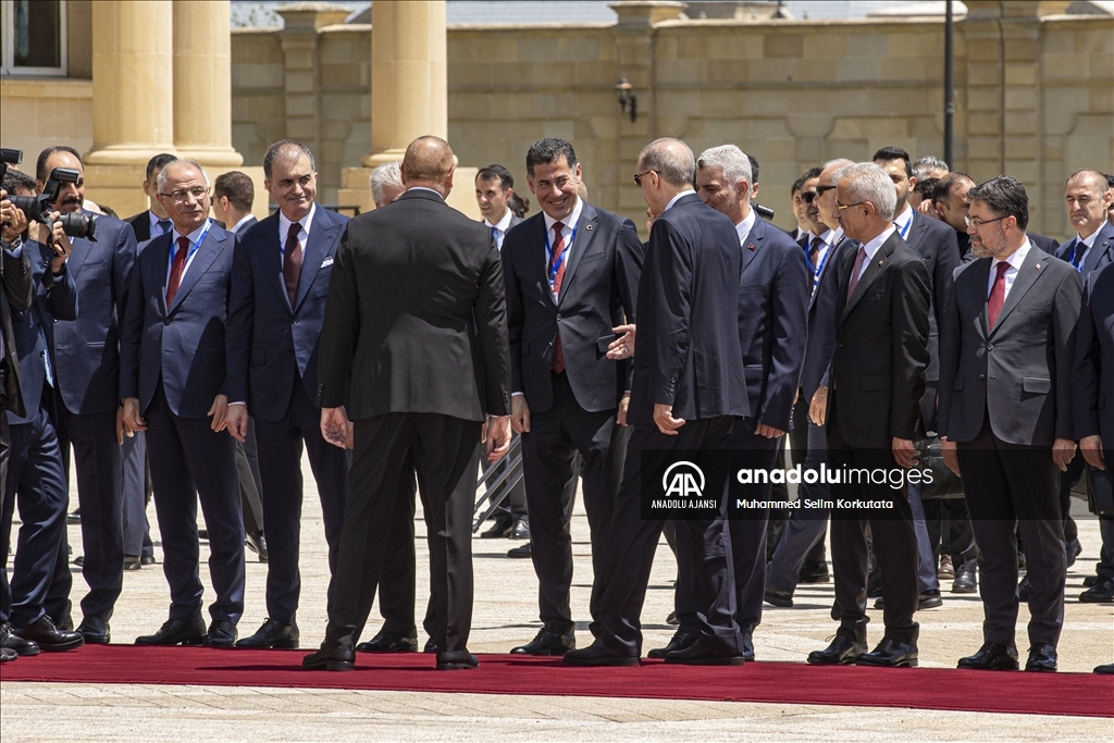 Cumhurbaşkanı Erdoğan, Azerbaycan Cumhurbaşkanı Aliyev tarafından resmi törenle karşılandı