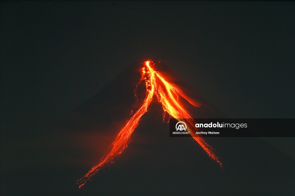 Mount Mayon volcano spews lava in Philippines