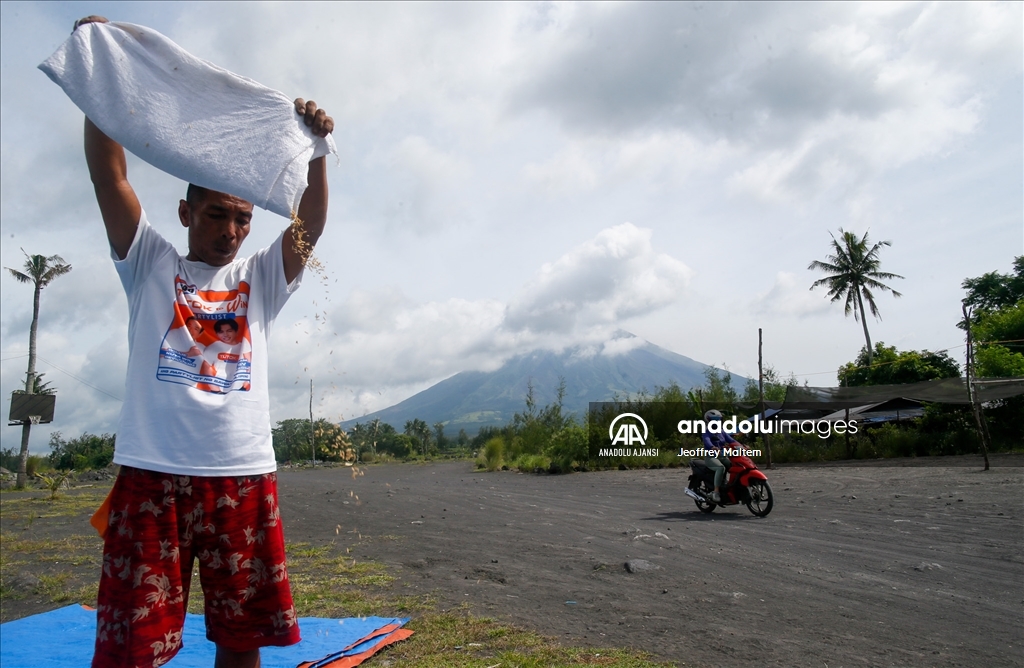 Filipinler'de Mayon Yanardağı çevresinde tahliyeler sürüyor