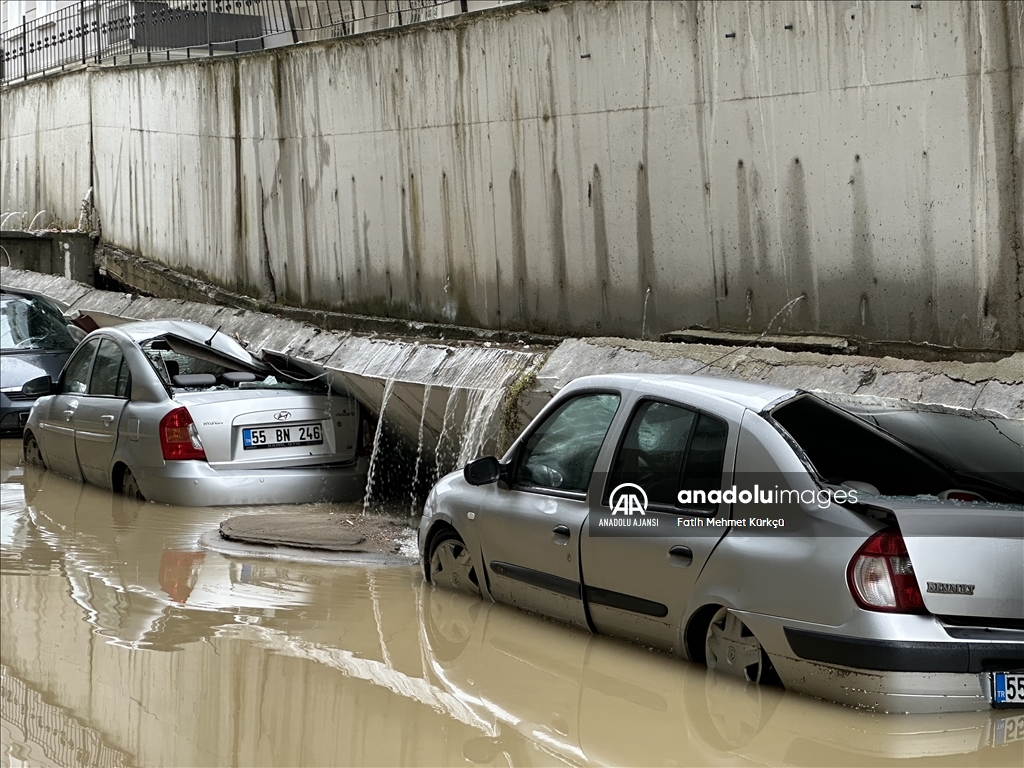 Samsun'da şiddetli yağış sel ve taşkınlara neden oldu
