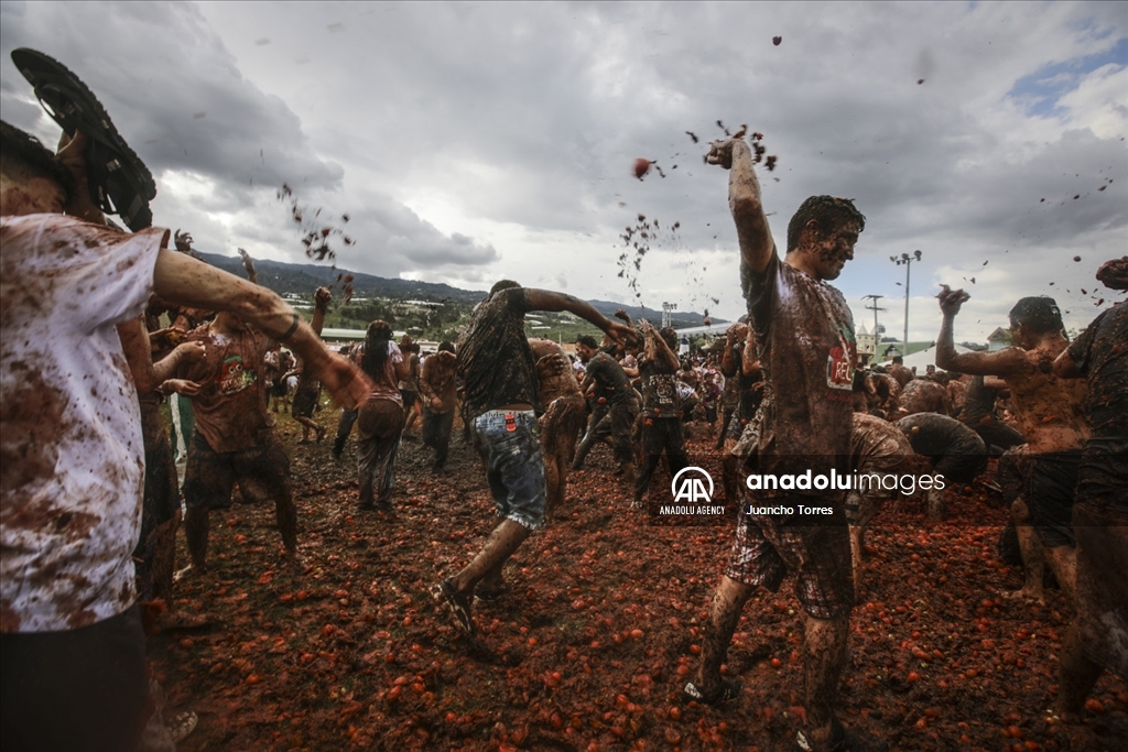 Así fue la "Gran Tomatina Colombiana"