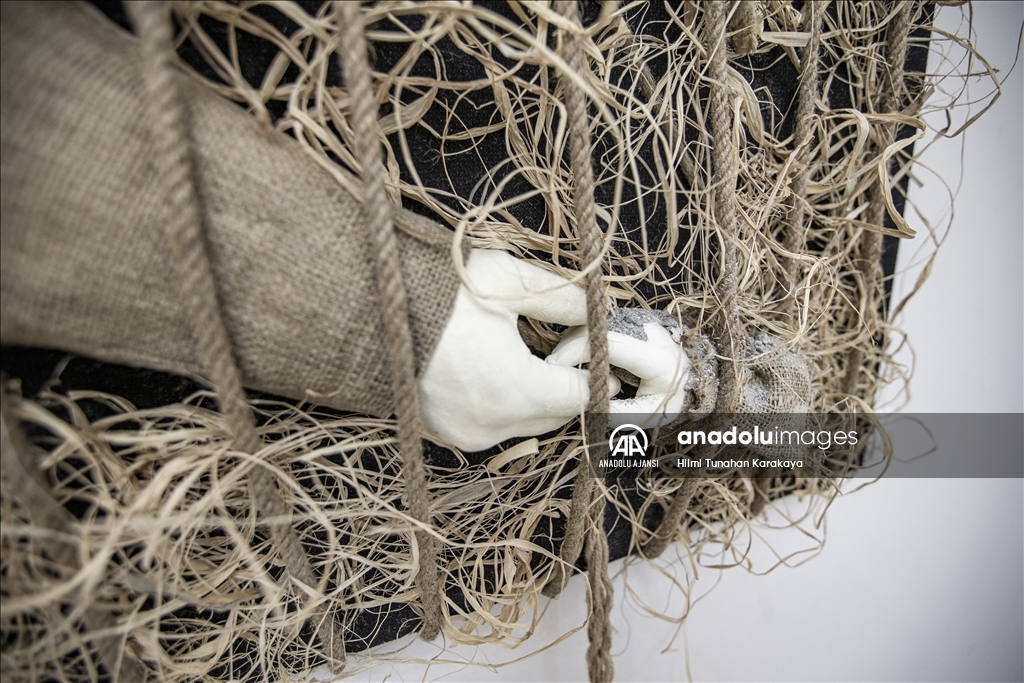 Depremin hissettirdiklerini sanatıyla anlattı