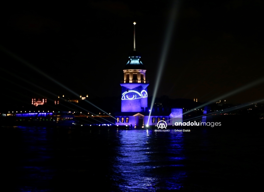 Kız Kulesi ile Galata Kulesi'nde her akşam ışık ve lazer gösterisi yapılıyor