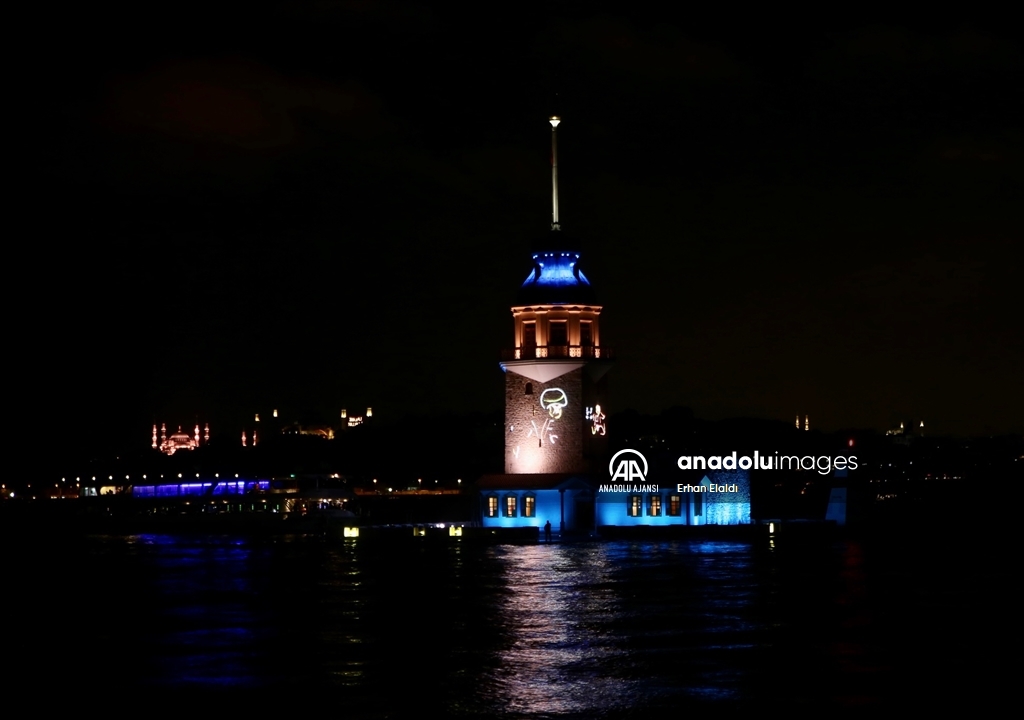 Kız Kulesi ile Galata Kulesi'nde her akşam ışık ve lazer gösterisi yapılıyor