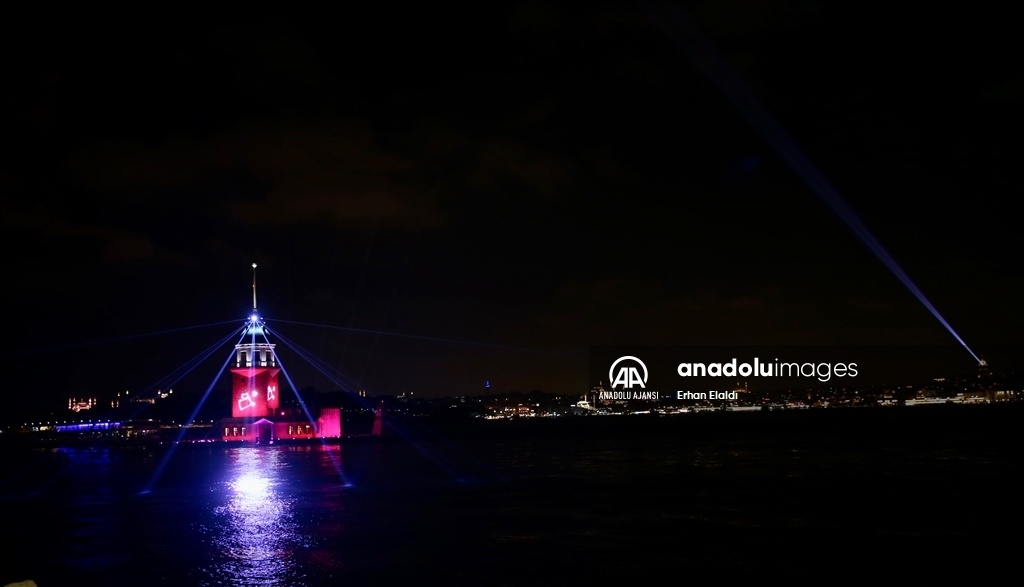 Kız Kulesi ile Galata Kulesi'nde her akşam ışık ve lazer gösterisi yapılıyor