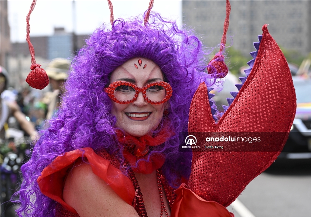 Thousands gather in the 41st annual Mermaid Parade in New York City ...