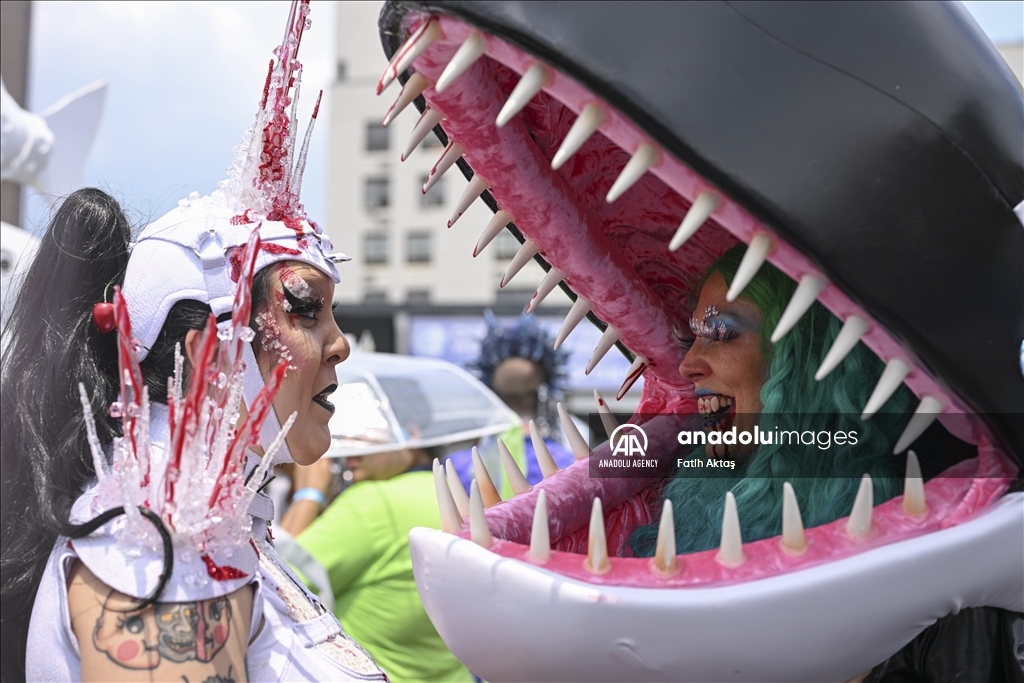 Thousands gather in the 41st annual Mermaid Parade in New York City ...