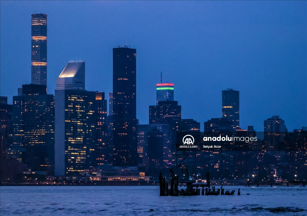 Empire State binası Juneteenth kutlamaları kapsamında ışıklandırıldı