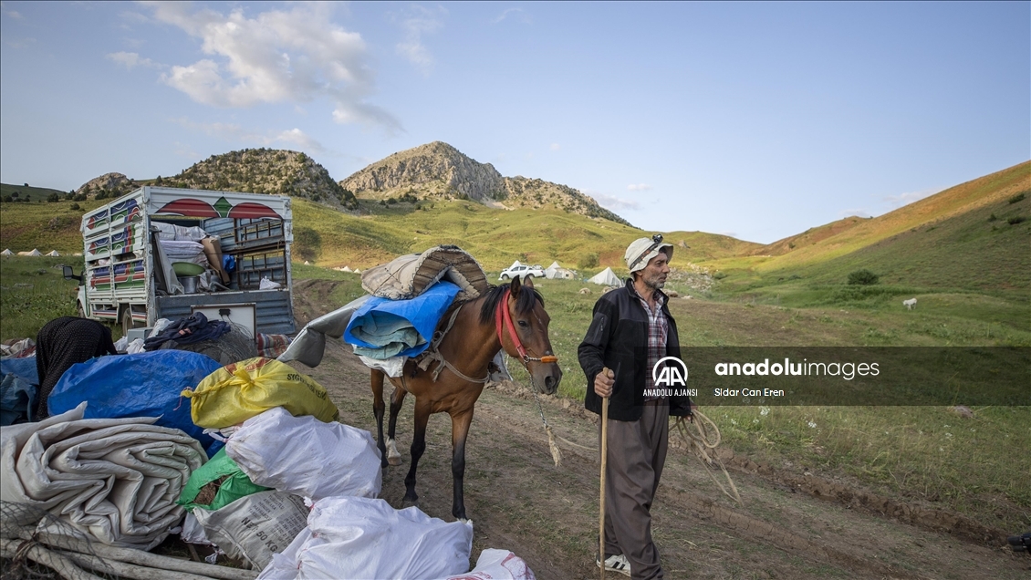 Göçerler Ovacık yaylalarında peynir mesaisinde