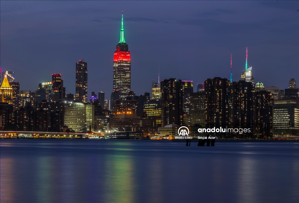 Empire State binası Juneteenth kutlamaları kapsamında ışıklandırıldı