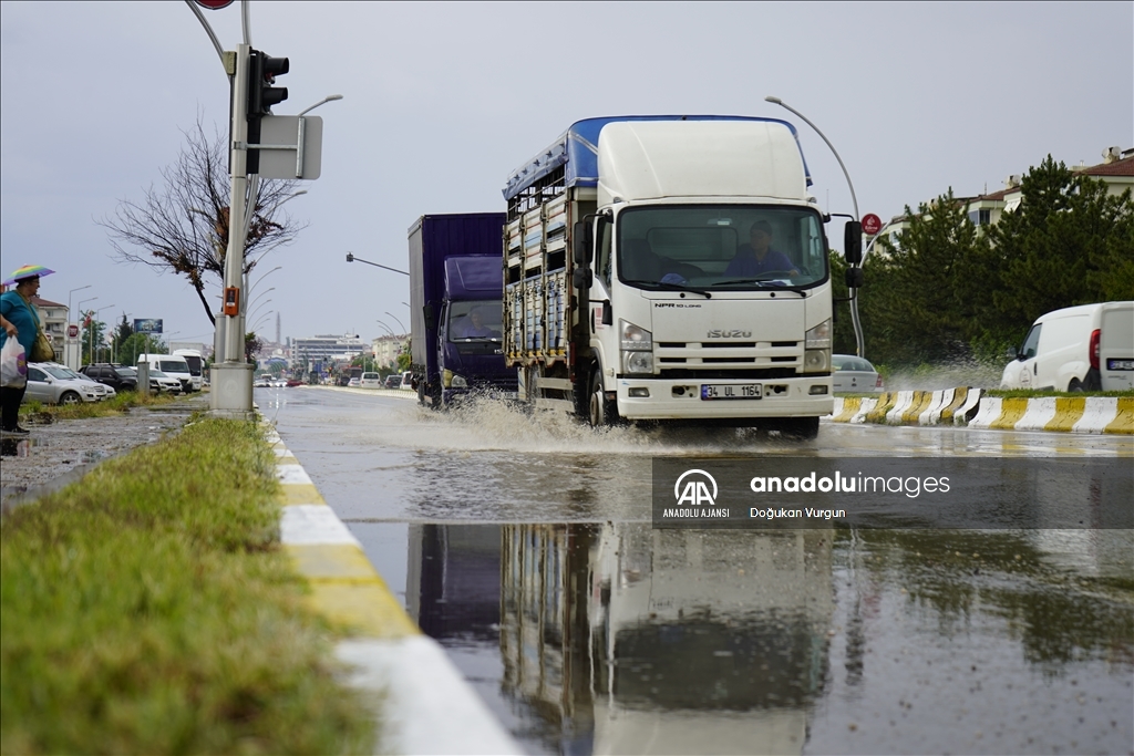 Trakya'da sağanak etkili oluyor