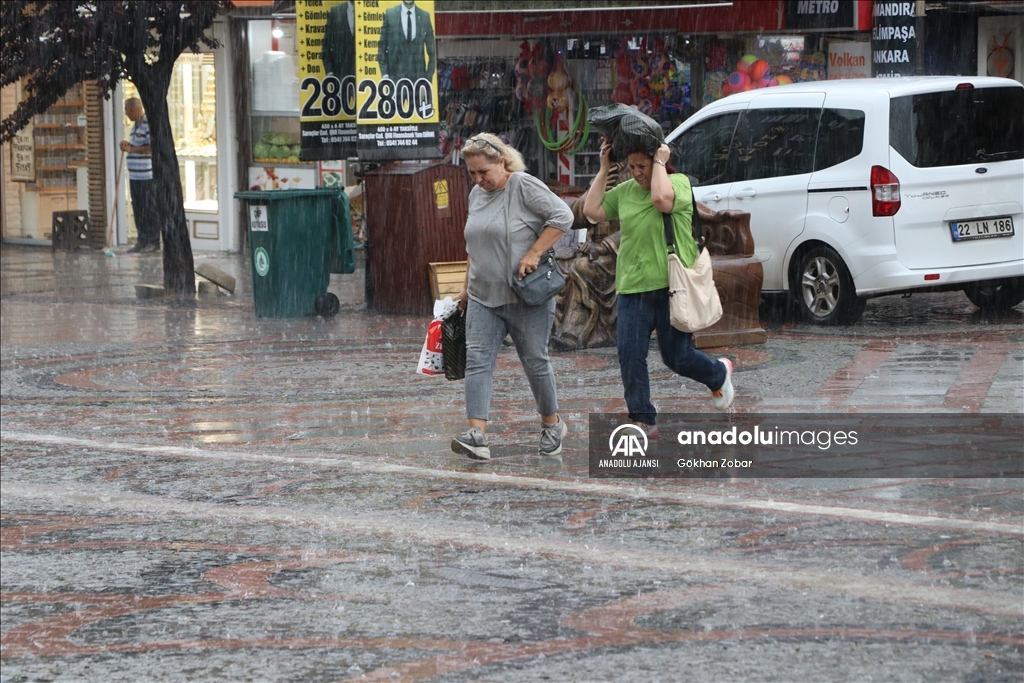 Trakya'da sağanak etkili oluyor
