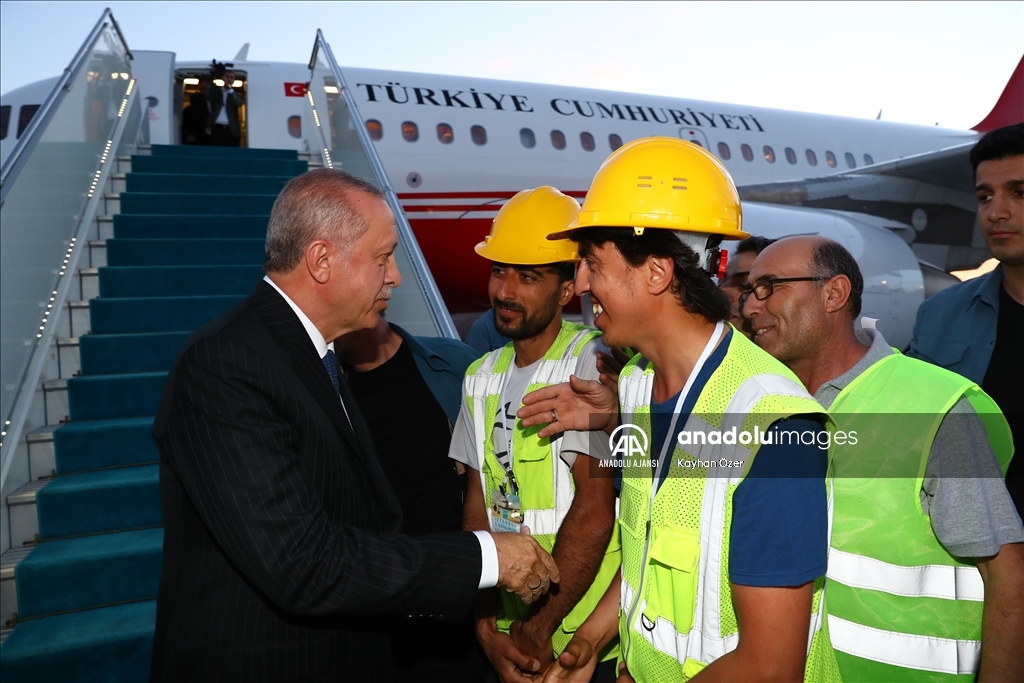 Cumhurbaşkanı Erdoğan'ı taşıyan uçak İstanbul Yeni Havalimanı'na ilk inişi yaptı