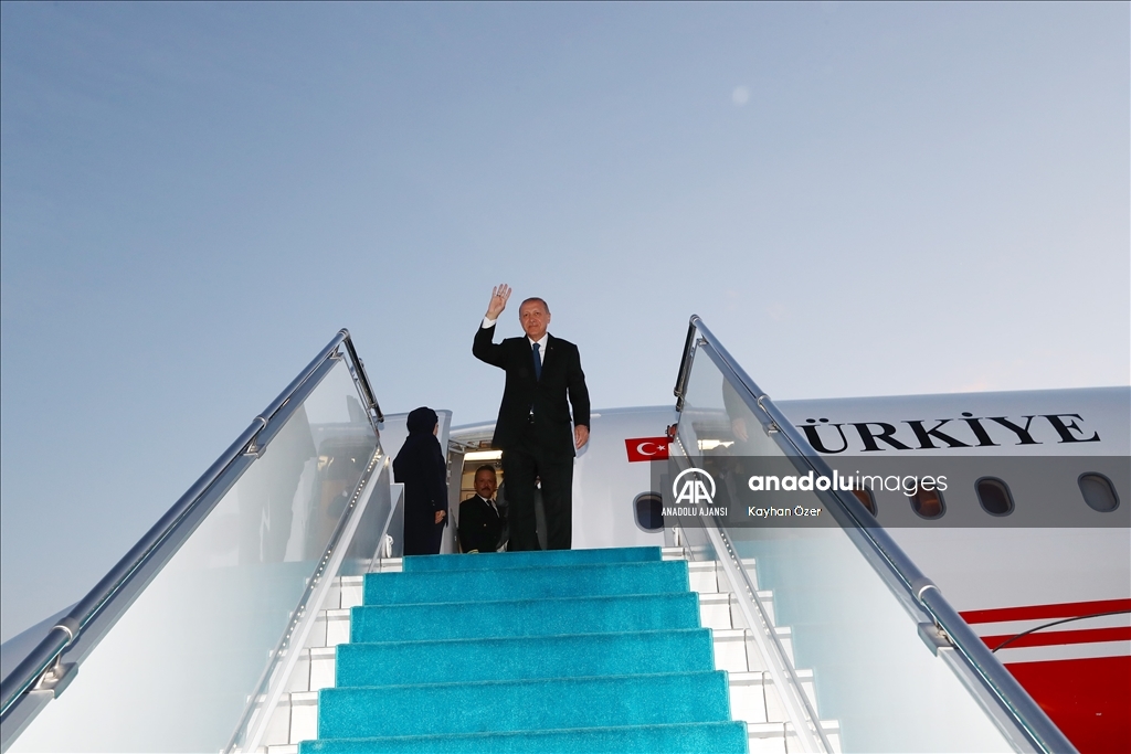 Cumhurbaşkanı Erdoğan'ı taşıyan uçak İstanbul Yeni Havalimanı'na ilk inişi yaptı