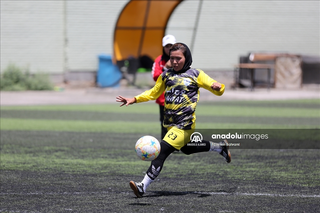 İran’daki Afgan kadın futbolcular büyük takımlarda oynamanın hayalini kuruyor