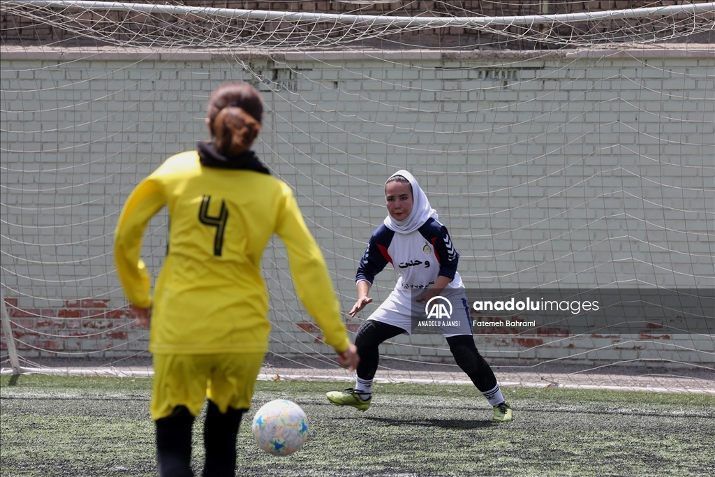 İran’daki Afgan kadın futbolcular büyük takımlarda oynamanın hayalini kuruyor