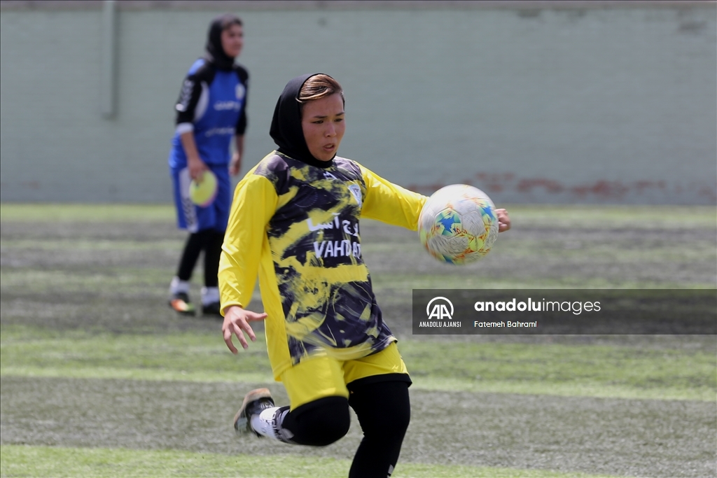 İran’daki Afgan kadın futbolcular büyük takımlarda oynamanın hayalini kuruyor